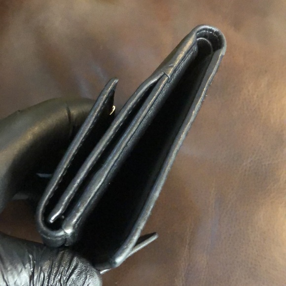 GUCCI Black Lambskin GG Guccismo Bifold Wallet With Billfold Coin Section - Picture 11 of 17